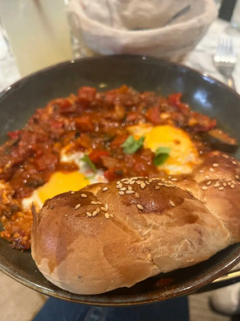 Apycem : Le spot feel-good où manger sain et pratiquer le yoga à Paris