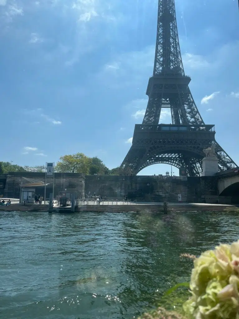 Le Brunch Croisière du Diamant Bleu : une parenthèse gourmande et chic sur la Seine