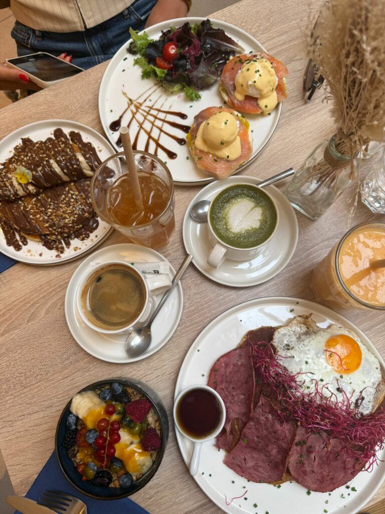 Où bruncher à Montmartre ? L’Art du Festin, l’adresse gourmande à deux pas du Sacré-Cœur